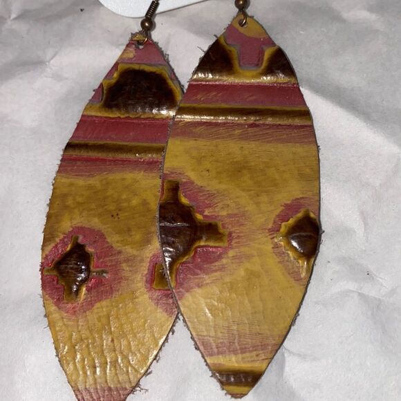 Large- Leather Oval Earrings in Yellow with pink Navajo - Picture 1 of 2